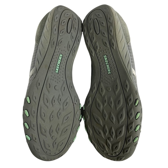 Skechers Relaxed Fit Breathe Easy Allure Gray Slip On Sneakers Shoes Size 10 - Picture 12 of 13